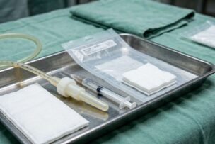 【狭心症の治療】カテーテル手術とバイパス手術、どちらを選ぶべき？